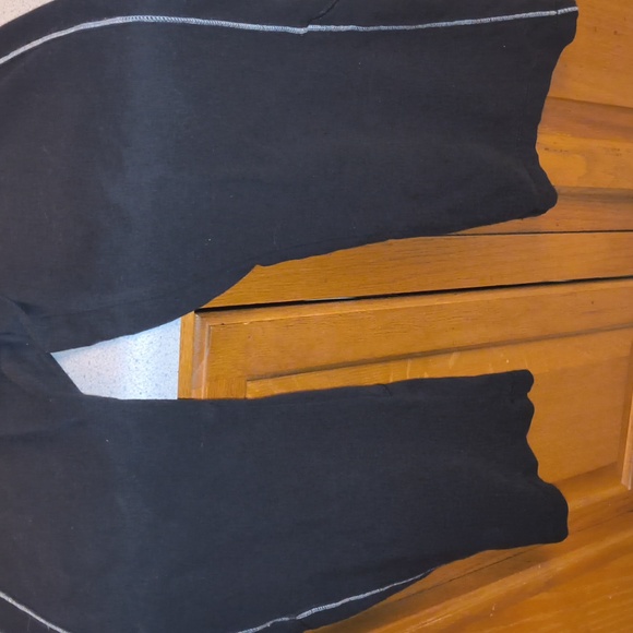 Nike Brand Black Capri Athletic Pants With White Stripes-Brand New-Size Small - Picture 4 of 6